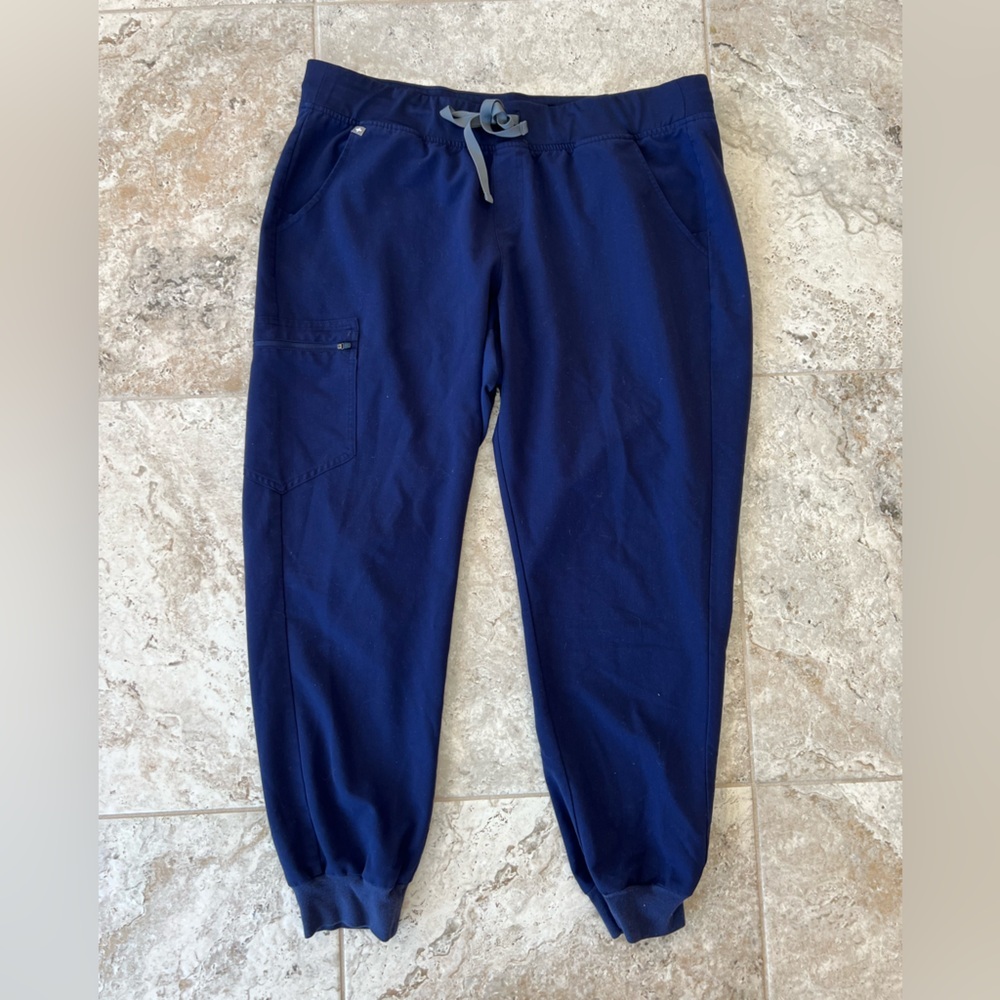 FIGS Women's Zamora Jogger Scrub Pants in Navy Blue, size XL